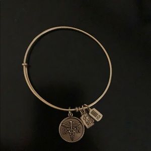 Wind and Fire RN bracelet in gold